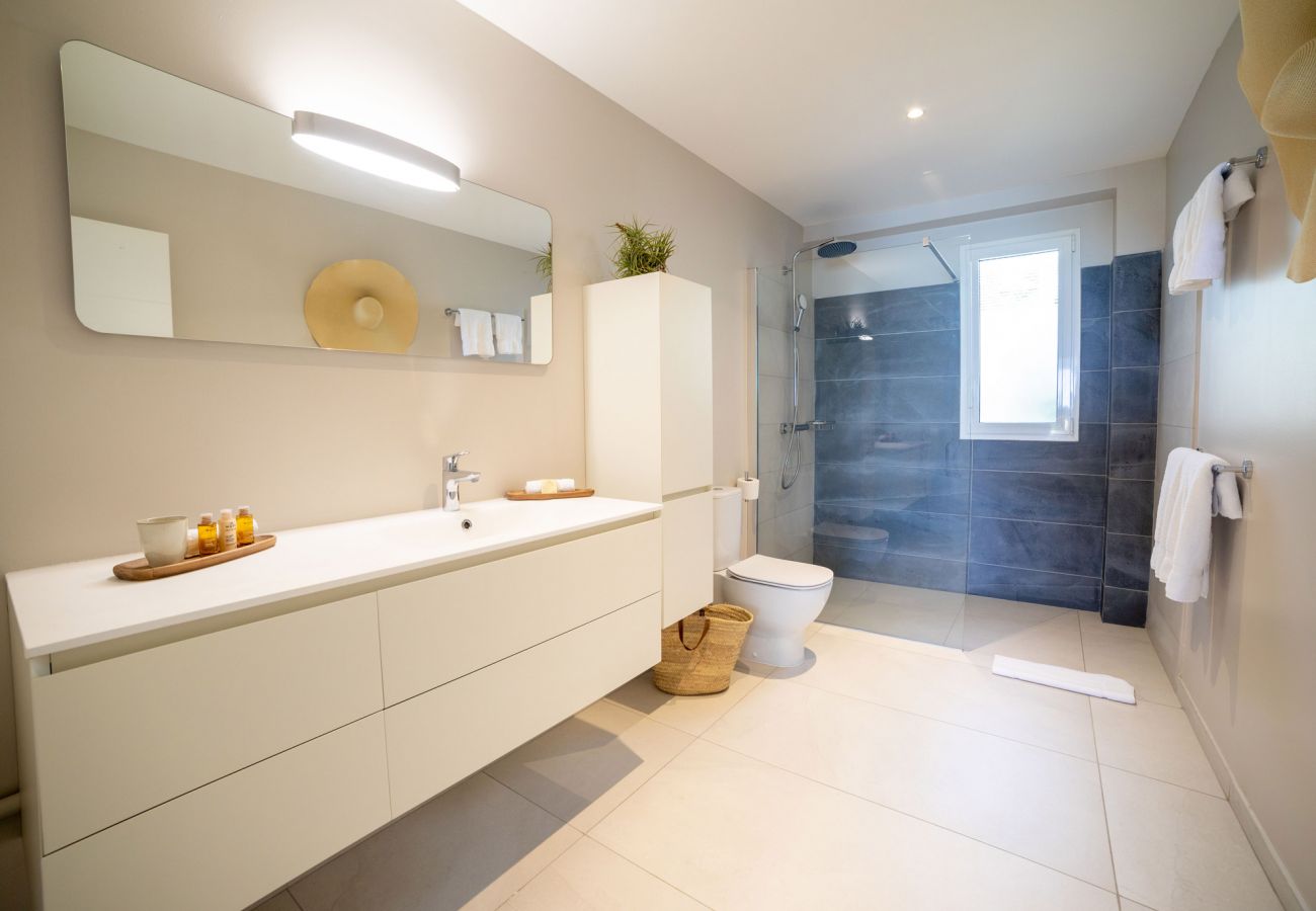 Villa à Le Diamant - Villa Régent - Magnifique villa en front de mer avec piscine privée Villa à Le Diamant - Villa Régent - Magnifique villa en front de mer avec piscine privée